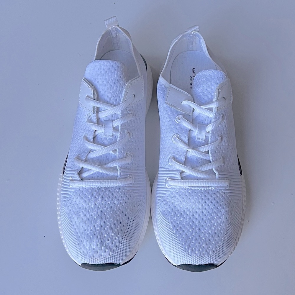 American Eagle Outfitters Men’s White Athletic Sneakers w black accents, Sz 11